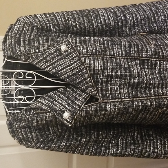 Gorgeous black and white jacket NWOT size 22 - Picture 2 of 9